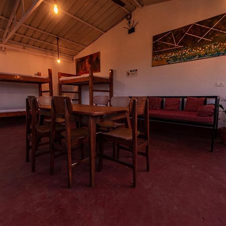 Hotel La Paulo'S Near Beach Resort Morjim Buitenkant foto