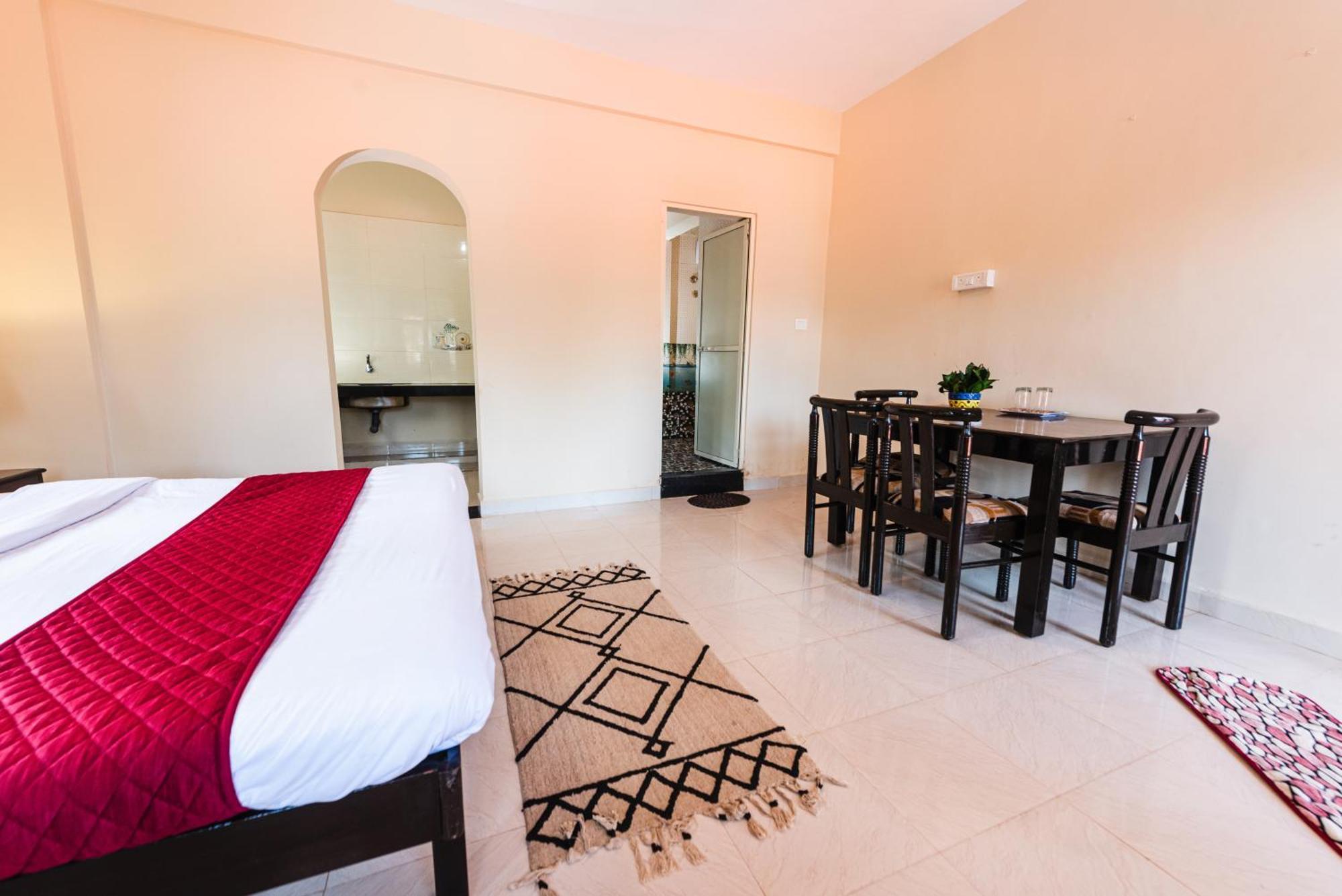 Hotel La Paulo'S Near Beach Resort Morjim Buitenkant foto