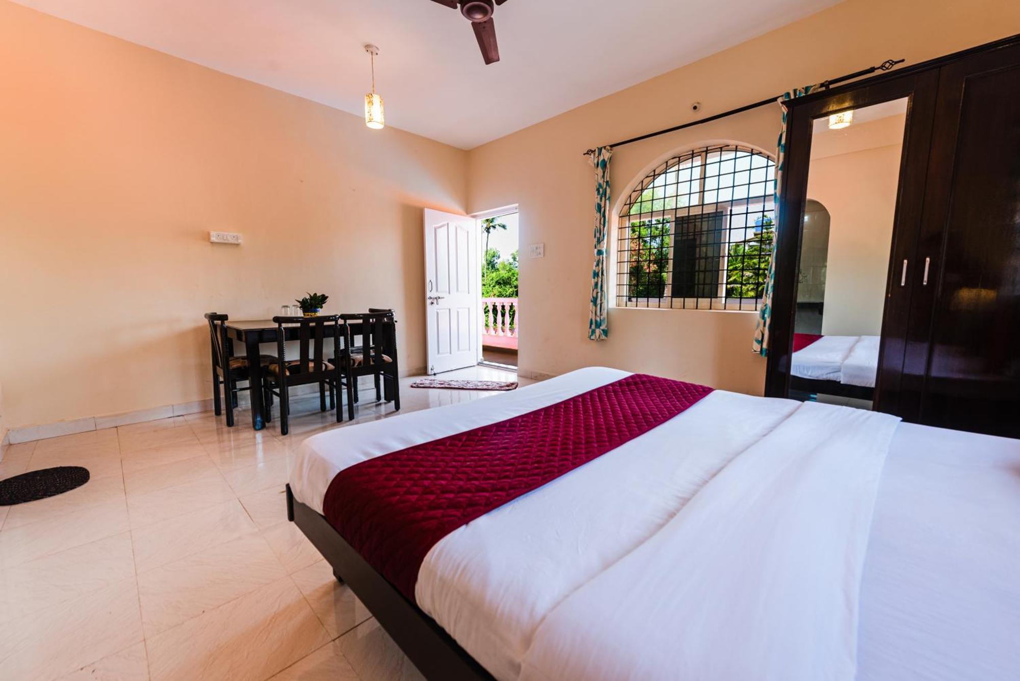 Hotel La Paulo'S Near Beach Resort Morjim Buitenkant foto