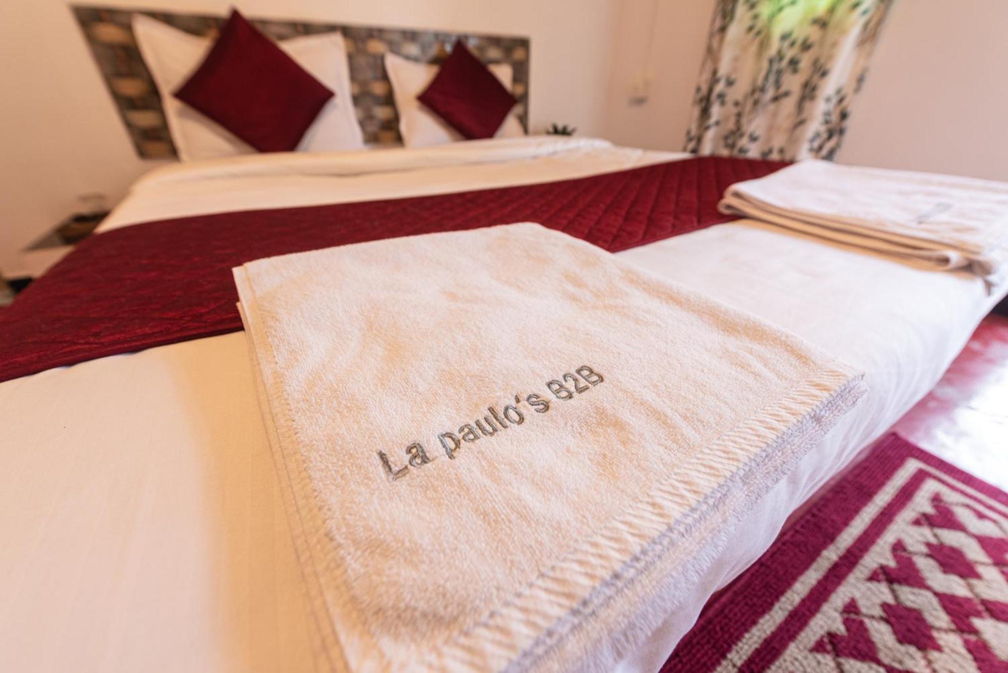 Hotel La Paulo'S Near Beach Resort Morjim Buitenkant foto