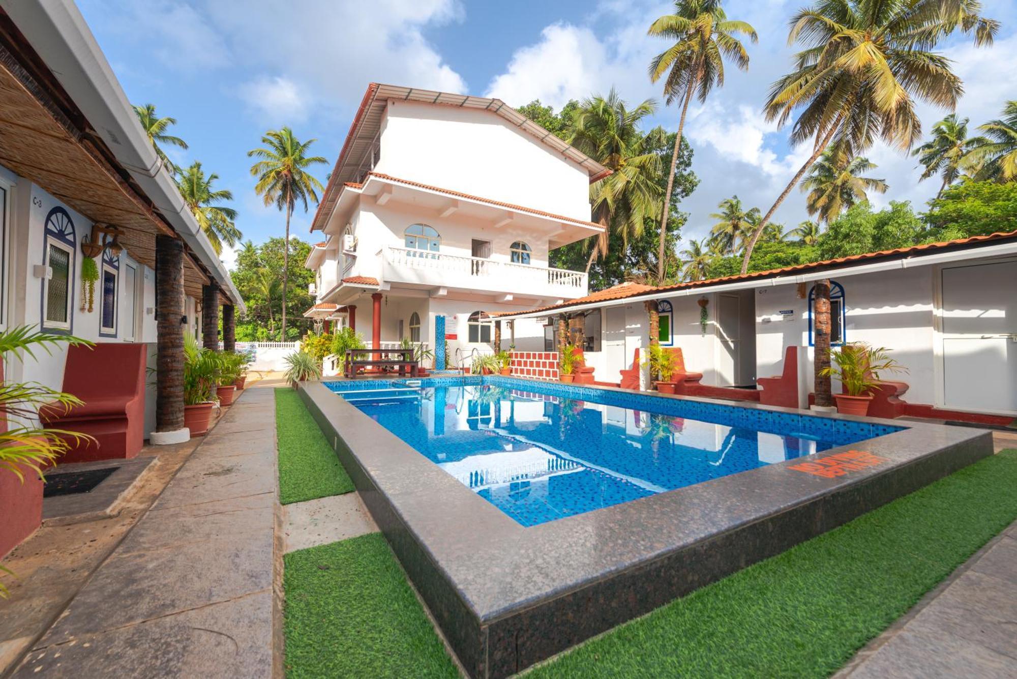 Hotel La Paulo'S Near Beach Resort Morjim Buitenkant foto