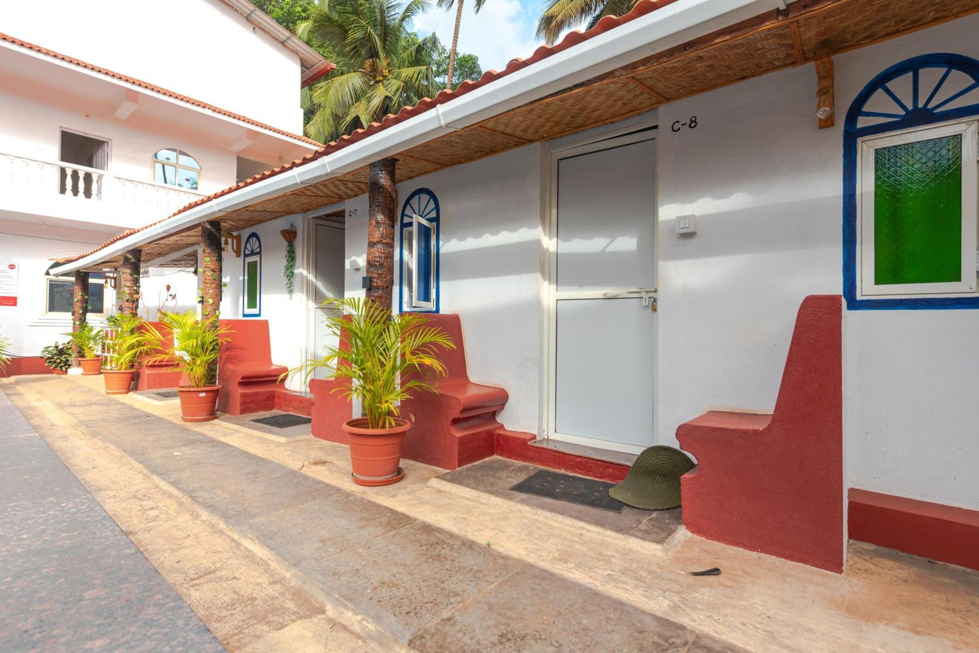 Hotel La Paulo'S Near Beach Resort Morjim Buitenkant foto