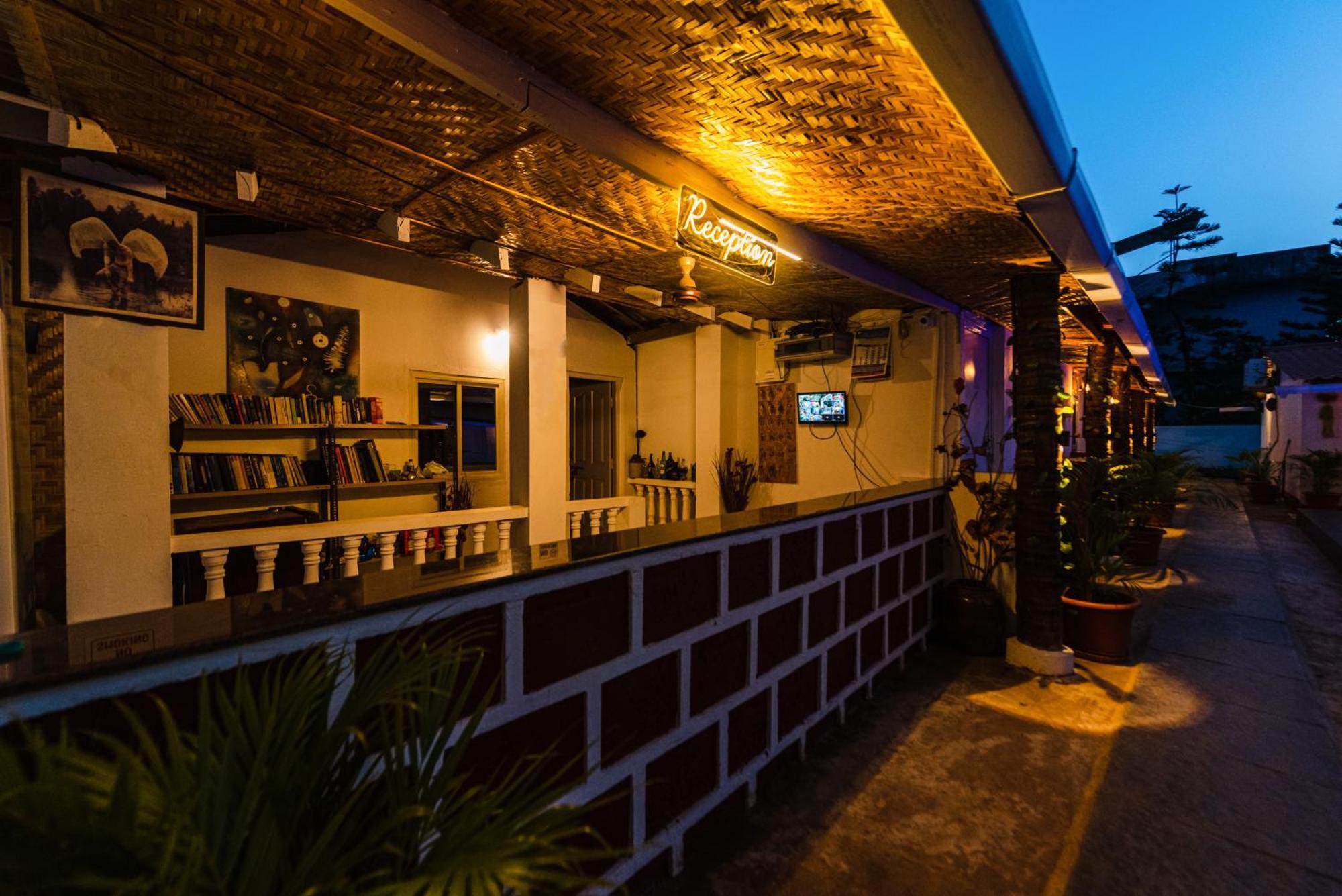 Hotel La Paulo'S Near Beach Resort Morjim Buitenkant foto